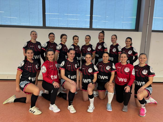 Damen 1 neue Trikots